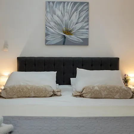 Piazza Square Centre