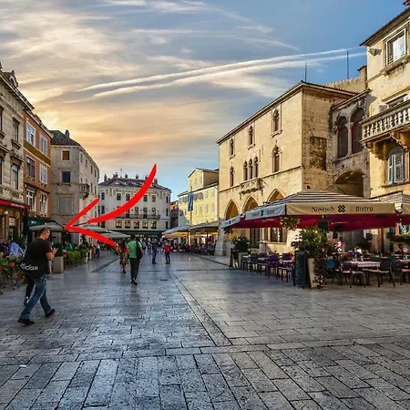 Piazza Square City Top Centre
