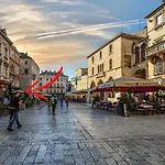 Piazza Square Centre