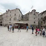 Piazza Square Centre Lägenhet