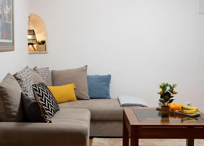 Piazza Square Centre Split